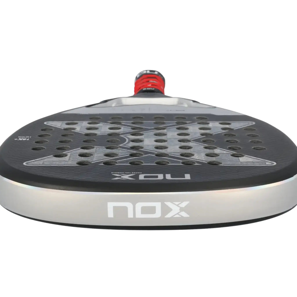 Padelschlaeger_Nox_liegend